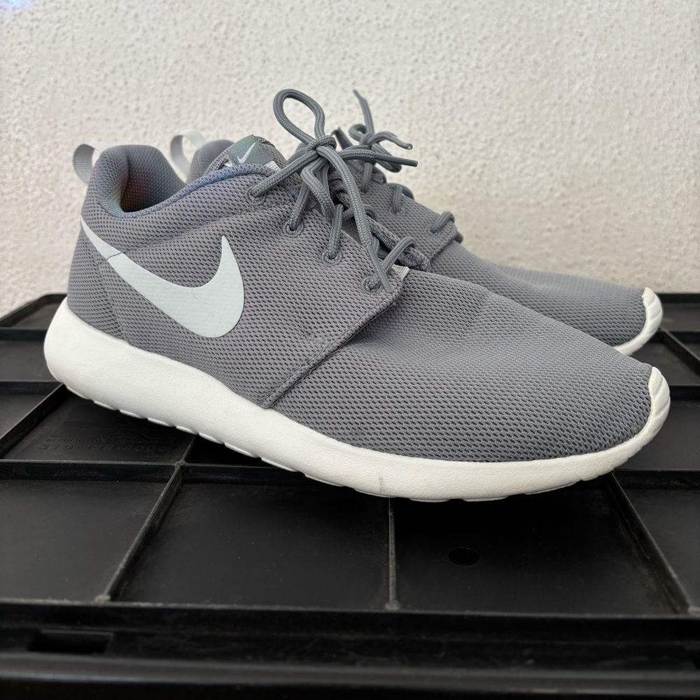 Women’s Nike Roshe size 9